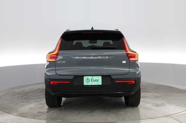 2023 Volvo XC40 Recharge — photo 9 of 21