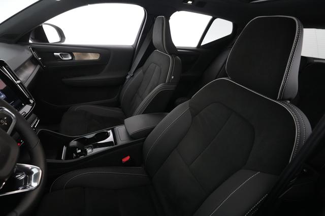 2023 Volvo XC40 Recharge — photo 3 of 21