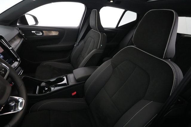 2023 Volvo XC40 Recharge — photo 3 of 21