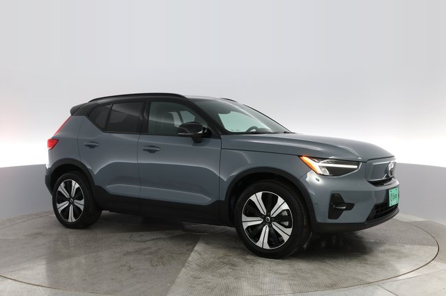 2023 Volvo XC40 Recharge — photo 10 of 21