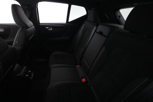 2023 Volvo XC40 Recharge — photo 4 of 21