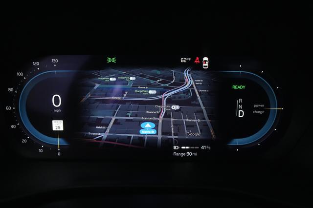 2023 Volvo XC40 Recharge — photo 5 of 21