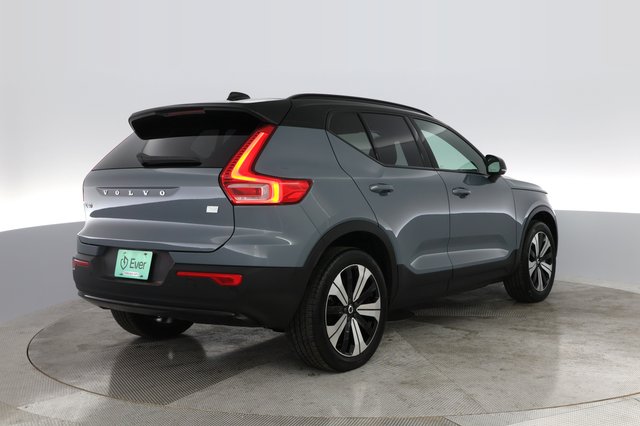 2023 Volvo XC40 Recharge — photo 2 of 21