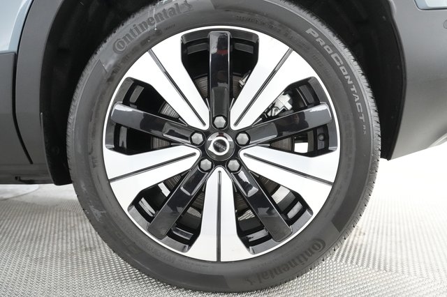 2023 Volvo XC40 Recharge — photo 13 of 21