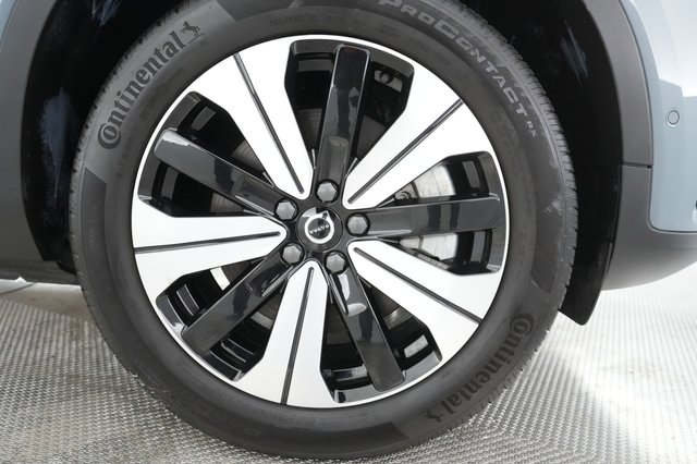 2023 Volvo XC40 Recharge — photo 14 of 21