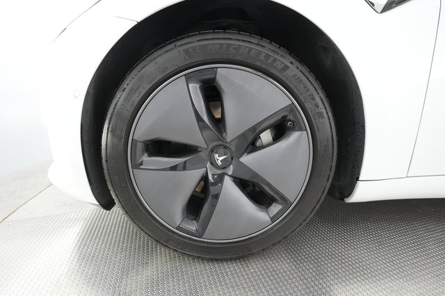 2019 Tesla Model 3 — photo 13 of 34