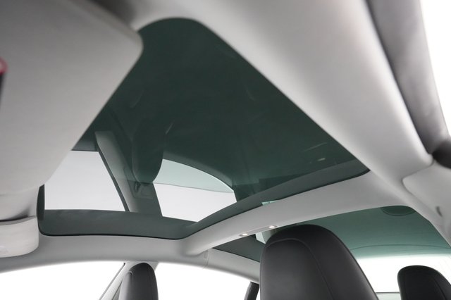 2019 Tesla Model 3 — photo 19 of 34