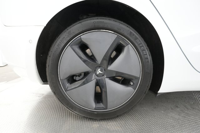2019 Tesla Model 3 — photo 16 of 34
