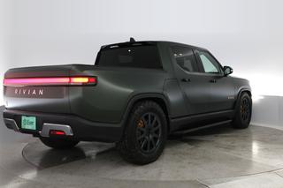 2022 Rivian R1T — photo 2 of 18