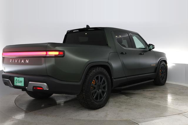 2022 Rivian R1T — photo 2 of 18