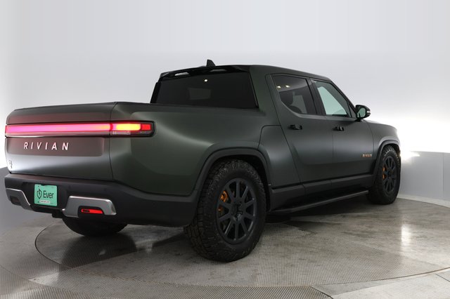 2022 Rivian R1T — photo 2 of 18