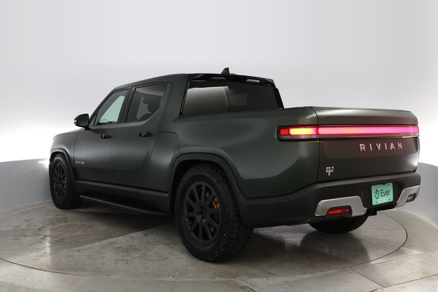 2022 Rivian R1T — photo 9 of 18