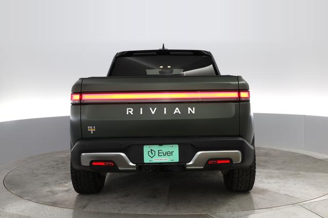 2022 Rivian R1T — photo 8 of 18