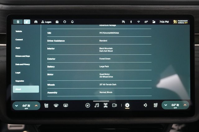 2022 Rivian R1T — photo 15 of 18