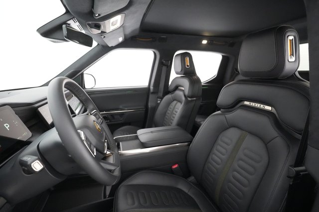 2022 Rivian R1T — photo 11 of 18