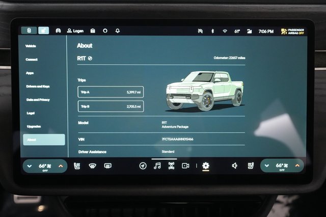 2022 Rivian R1T — photo 4 of 18