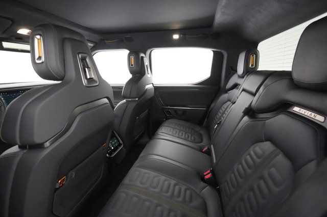 2022 Rivian R1T — photo 12 of 18