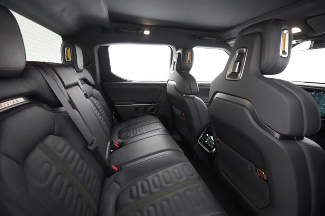 2022 Rivian R1T — photo 3 of 18