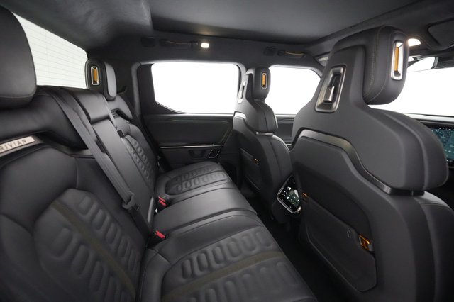 2022 Rivian R1T — photo 3 of 18