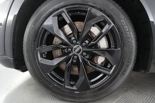2021 Audi e-tron — photo 11 of 20