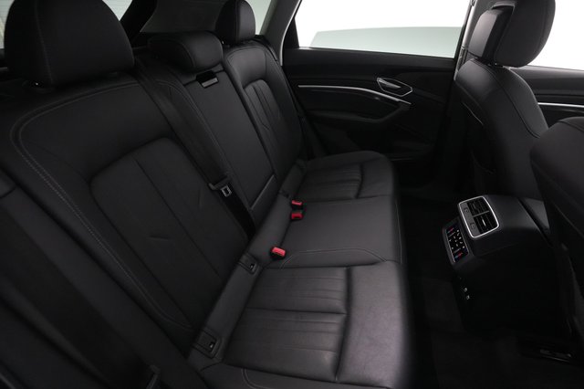 2021 Audi e-tron — photo 4 of 20