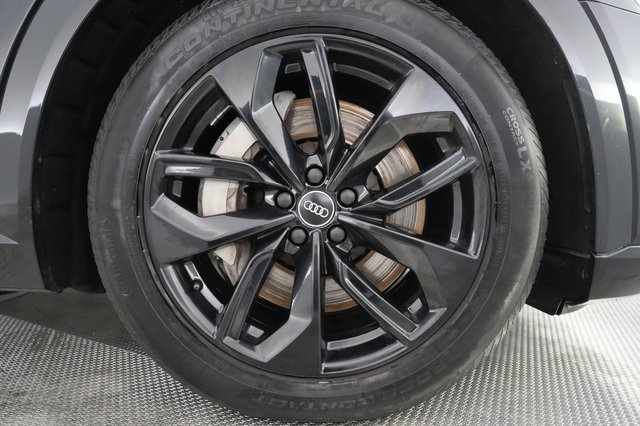 2021 Audi e-tron — photo 12 of 20
