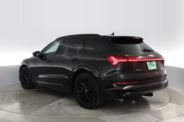 2021 Audi e-tron — photo 9 of 20