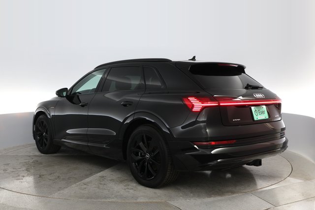 2021 Audi e-tron — photo 9 of 20