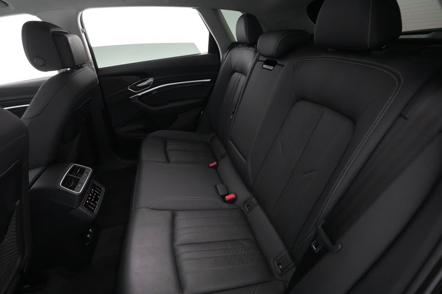 2021 Audi e-tron — photo 17 of 20
