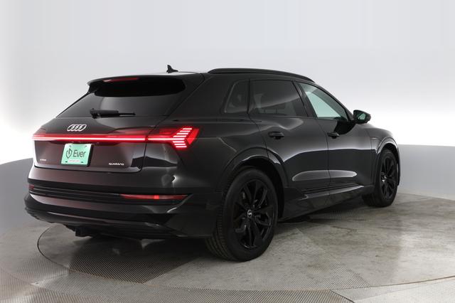 2021 Audi e-tron — photo 2 of 20