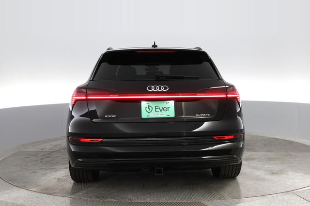 2021 Audi e-tron — photo 10 of 20