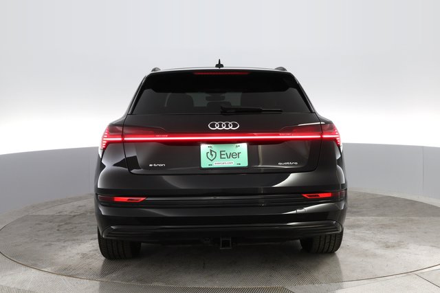 2021 Audi e-tron — photo 10 of 20