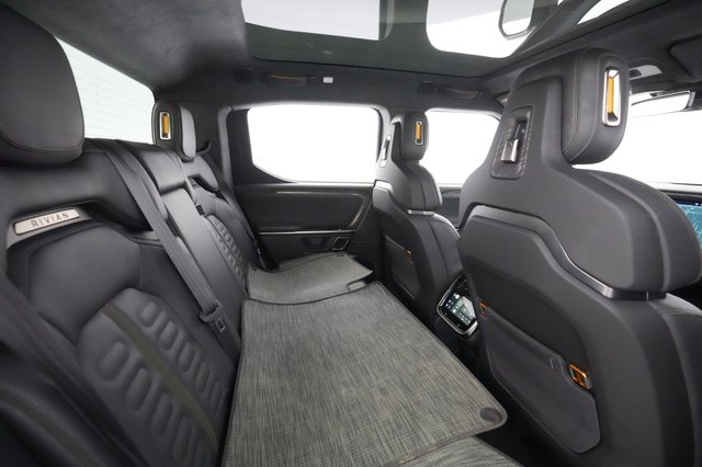 2022 Rivian R1T — photo 20 of 33