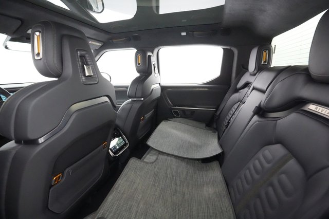 2022 Rivian R1T — photo 18 of 33