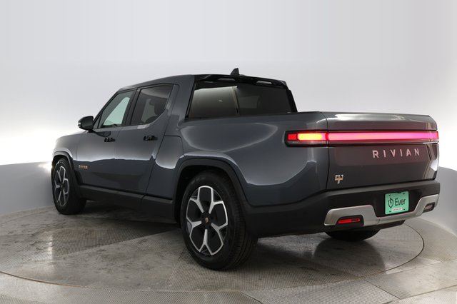 2022 Rivian R1T — photo 11 of 33