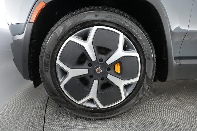 2022 Rivian R1T — photo 13 of 33