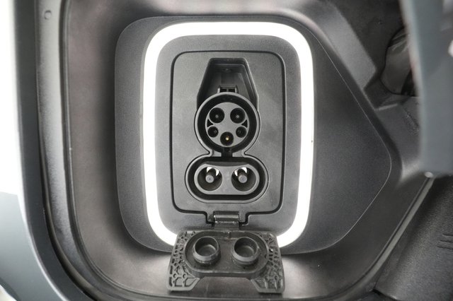 2022 Rivian R1T — photo 24 of 33