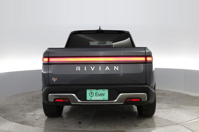 2022 Rivian R1T — photo 10 of 33