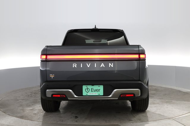 2022 Rivian R1T — photo 10 of 33