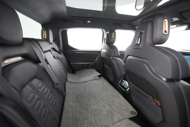 2022 Rivian R1T — photo 3 of 33