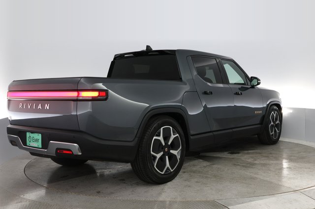 2022 Rivian R1T — photo 9 of 33