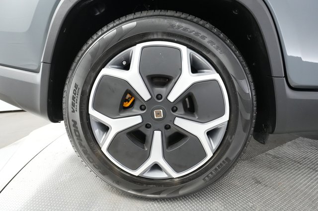 2022 Rivian R1T — photo 16 of 33