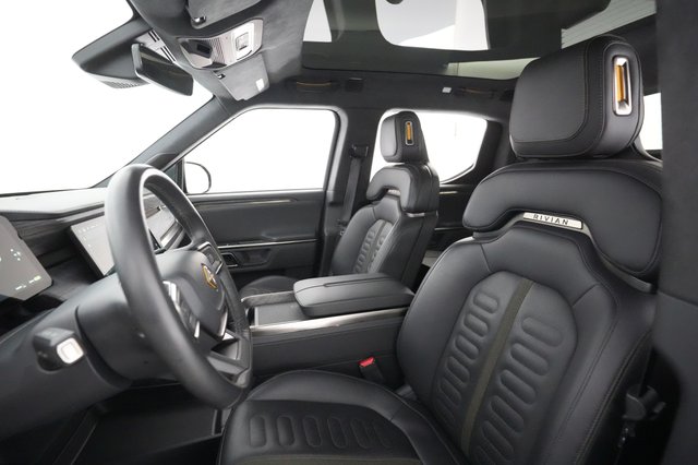 2022 Rivian R1T — photo 17 of 33