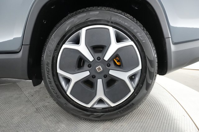 2022 Rivian R1T — photo 14 of 33