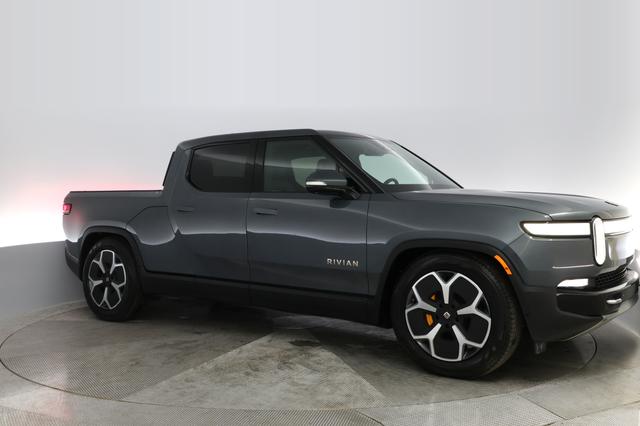 2022 Rivian R1T — photo 8 of 33