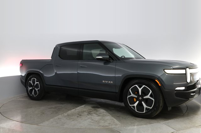2022 Rivian R1T — photo 8 of 33