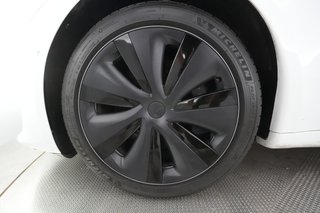 2022 Tesla Model S — photo 12 of 24