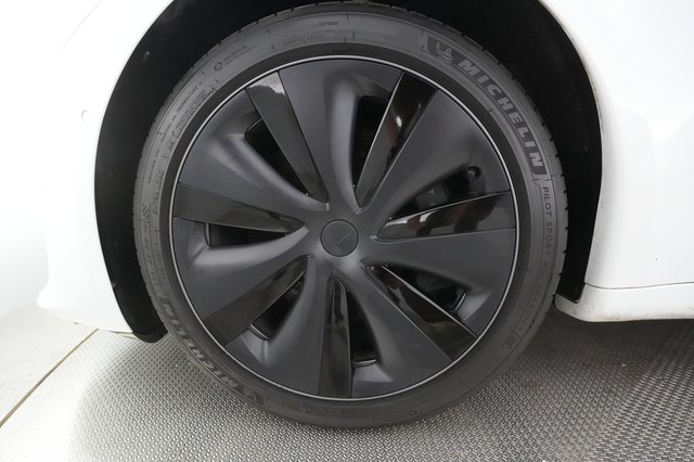 2022 Tesla Model S — photo 12 of 24
