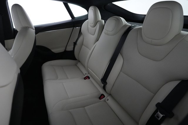 2022 Tesla Model S — photo 16 of 24