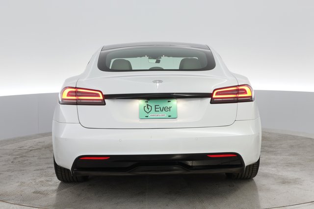 2022 Tesla Model S — photo 8 of 24